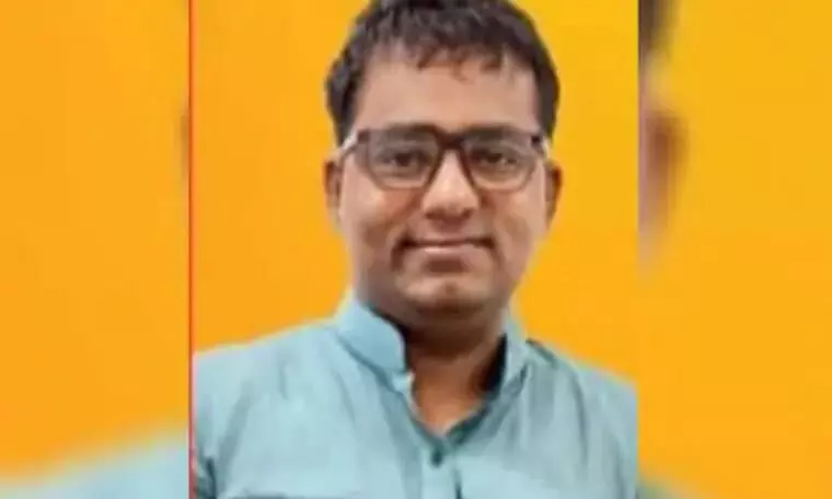 बीजेपी नेता कैलाश विजयवर्गीय समर्थित बिल्डर की चाकू गोदकर की हत्या, पुलिस ने तत्काल पूरे क्षेत्र का किया घेराव बीजेपी नेता कैलाश विजयवर्गीय समर्थित बिल्डर की चाकू गोदकर की हत्या, पुलिस ने तत्काल पूरे क्षेत्र का किया घेराव