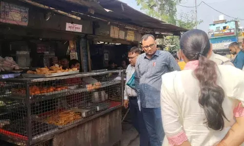 खाद्य प्रतिष्ठानों पर कार्रवाई, सैम्पल भरने के साथ जप्त किये गये घरेलू गैस सिलेण्डर खाद्य प्रतिष्ठानों पर कार्रवाई, सैम्पल भरने के साथ जप्त किये गये घरेलू गैस सिलेण्डर
