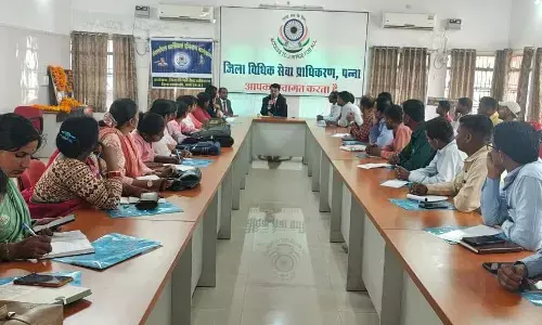 पैरालीगल वालंटियर्स का एक दिवसीय प्रशिक्षण आयोजित, वितरित किये गये प्रमाण पत्र पैरालीगल वालंटियर्स का एक दिवसीय प्रशिक्षण आयोजित, वितरित किये गये प्रमाण पत्र