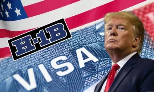 अमेरिकी राष्ट्रपति ट्रंप की बढ़ सकती है मुश्किलें, H-1B वीजा के नए नियमों के खिलाफ कोर्ट में मुकदमा दर्ज अमेरिकी राष्ट्रपति ट्रंप की बढ़ सकती है मुश्किलें, H-1B वीजा के नए नियमों के खिलाफ कोर्ट में मुकदमा दर्ज