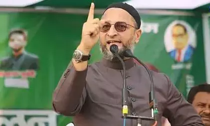 AIMIM चीफ असदुद्दीन ओवैसी ने BRS से बनाई दूरी, कांग्रेस को दिया समर्थन AIMIM चीफ असदुद्दीन ओवैसी ने BRS से बनाई दूरी, कांग्रेस को दिया समर्थन