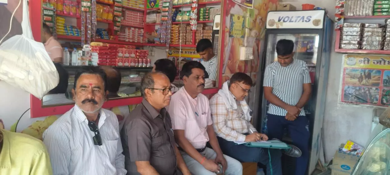 खाद्य प्रतिष्ठानों पर कार्यवाही, चार दुकानों से लिए गए सैम्पल खाद्य प्रतिष्ठानों पर कार्यवाही, चार दुकानों से लिए गए सैम्पल
