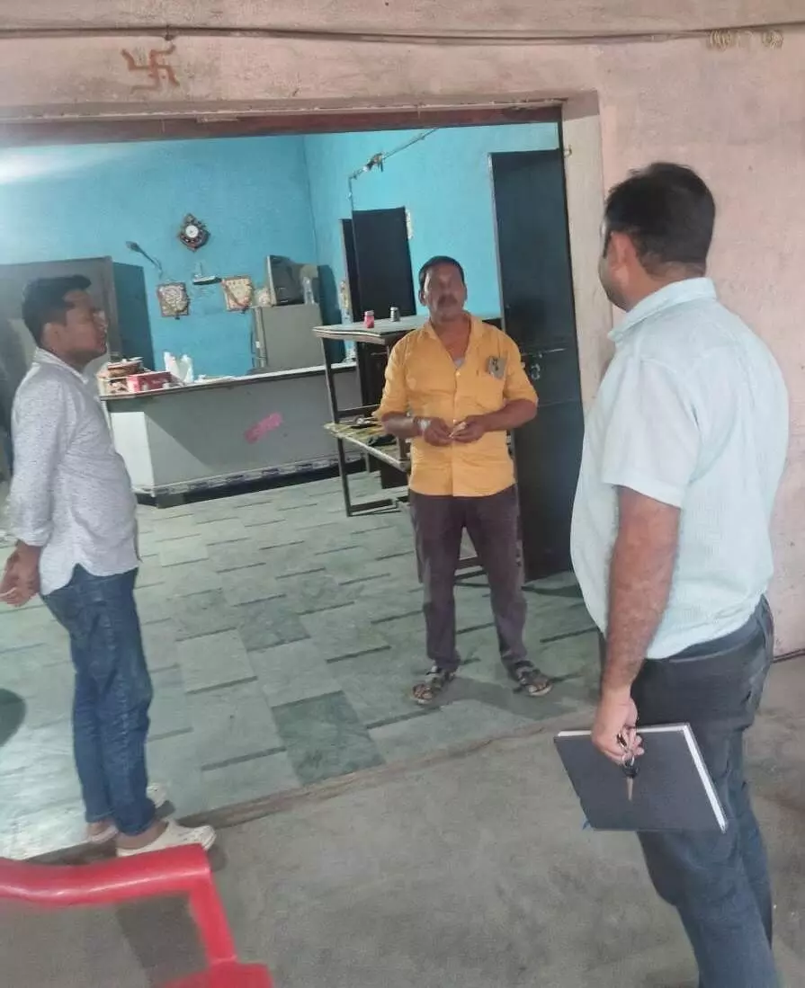 विद्युत विभाग की टीम ने की छापामार कार्यवाही विद्युत विभाग की टीम ने की छापामार कार्यवाही