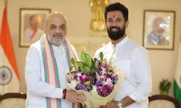 अमित शाह से मुलाकात के बाद चिराग पासवान ने शेयर की तस्वीरें, जानें किन अहम मुद्दों पर हुई चर्चा? अमित शाह से मुलाकात के बाद चिराग पासवान ने शेयर की तस्वीरें, जानें किन अहम मुद्दों पर हुई चर्चा?