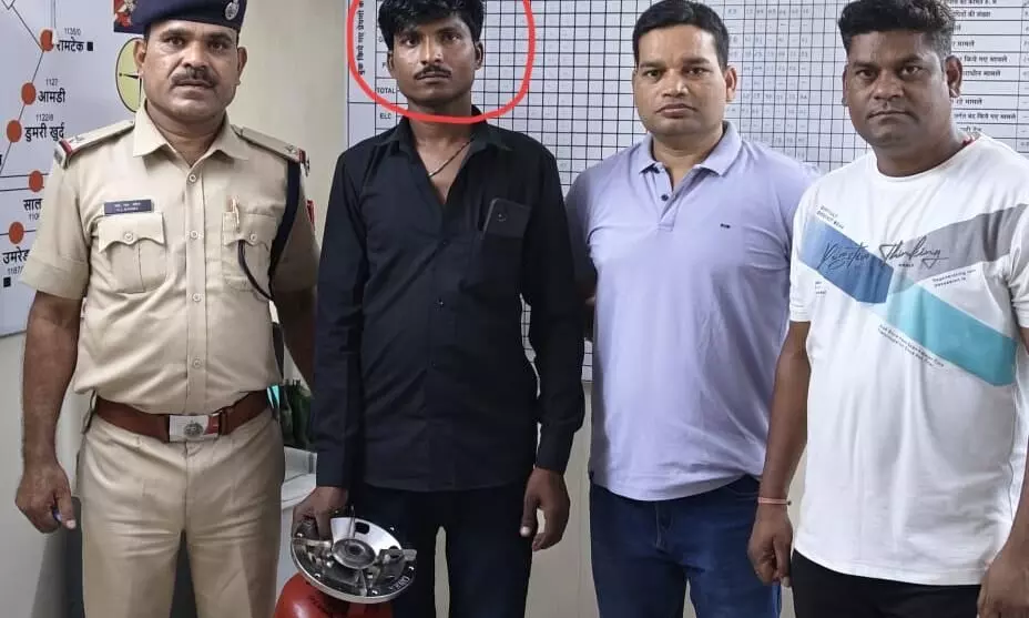 ट्रेन में पटाखे लेकर जाते पकड़ाए यात्री, सिलेंडर लेकर भी जा रहे थे ट्रेन में पटाखे लेकर जाते पकड़ाए यात्री, सिलेंडर लेकर भी जा रहे थे
