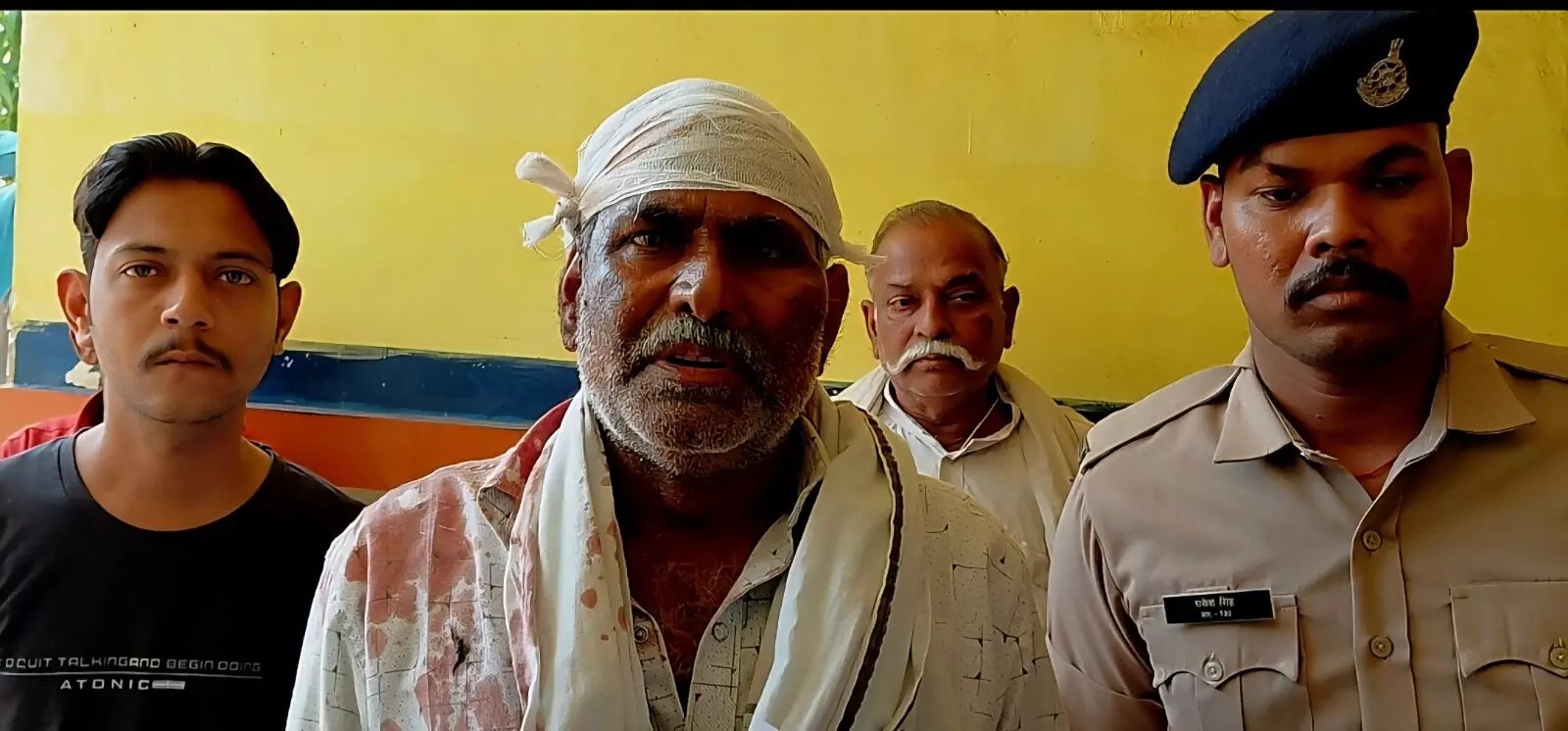 घर में घुसकर उपसरपंच सहित परिवार के सदस्यों के साथ मारपीट, महिला सरपंच सहित परिवार के सदस्यों पर मामला दर्ज घर में घुसकर उपसरपंच सहित परिवार के सदस्यों के साथ मारपीट, महिला सरपंच सहित परिवार के सदस्यों पर मामला दर्ज