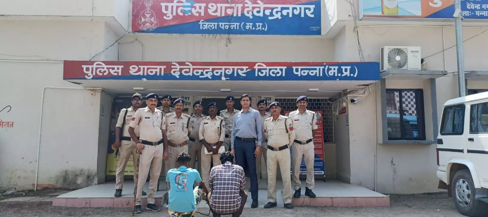 नगर परिषद अध्यक्ष पति पर हुए गोलीकाण्ड का खुलासा, जानलेवा हमला करने वाला आरोपी युवक एवं साजिशकर्ता हुए गिरफ्तार नगर परिषद अध्यक्ष पति पर हुए गोलीकाण्ड का खुलासा, जानलेवा हमला करने वाला आरोपी युवक एवं साजिशकर्ता हुए गिरफ्तार