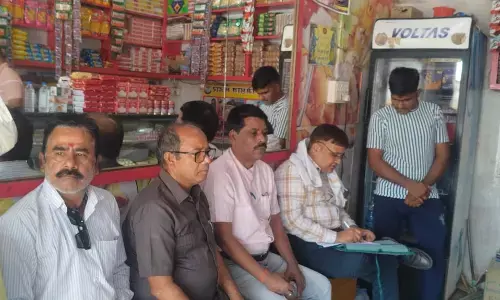 खाद्य प्रतिष्ठानों पर कार्यवाही, चार दुकानों से लिए गए सैम्पल खाद्य प्रतिष्ठानों पर कार्यवाही, चार दुकानों से लिए गए सैम्पल