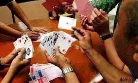 पुलिस ने मारा छापा , 18 लोगों को रंगे हाथों जुआ खेलते हुए दबोचा पुलिस ने मारा छापा , 18 लोगों को रंगे हाथों जुआ खेलते हुए दबोचा