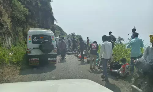 चांदसैली घाट में बोलेरो पलटने से 8 लोगों की मौत, 13 घायल चांदसैली घाट में बोलेरो पलटने से 8 लोगों की मौत, 13 घायल