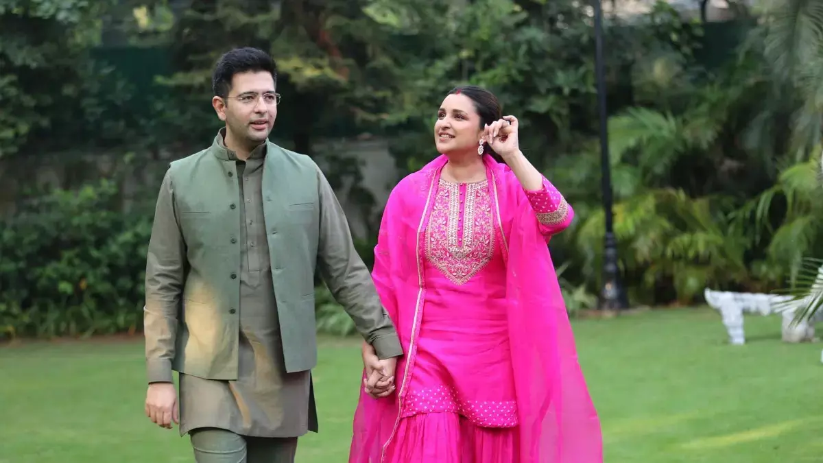 परिणीति चोपड़ा-राघव चड्ढा के घर आने वाला है नन्हा मेहमान, डिलीवरी के लिए अस्पताल में भर्ती हुईं एक्ट्रेस परिणीति चोपड़ा-राघव चड्ढा के घर आने वाला है नन्हा मेहमान, डिलीवरी के लिए अस्पताल में भर्ती हुईं एक्ट्रेस
