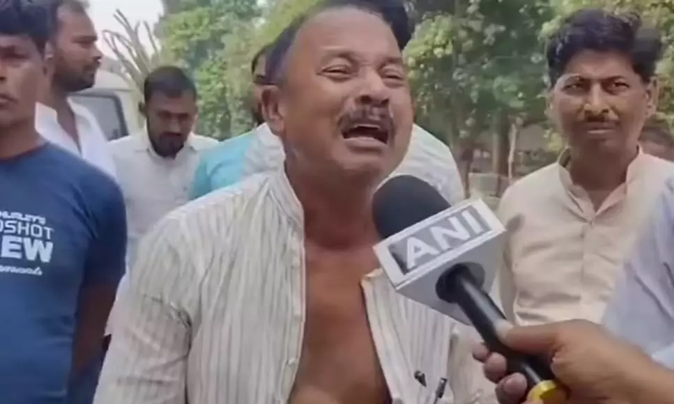 बिहार चुनाव में टिकट ना मिलने पर आरजेडी नेता फूट-फूटकर रोए, कहा- मैंने जमीन बेच दी, लेकिन लालू ने... बिहार चुनाव में टिकट ना मिलने पर आरजेडी नेता फूट-फूटकर रोए, कहा- मैंने जमीन बेच दी, लेकिन लालू ने...