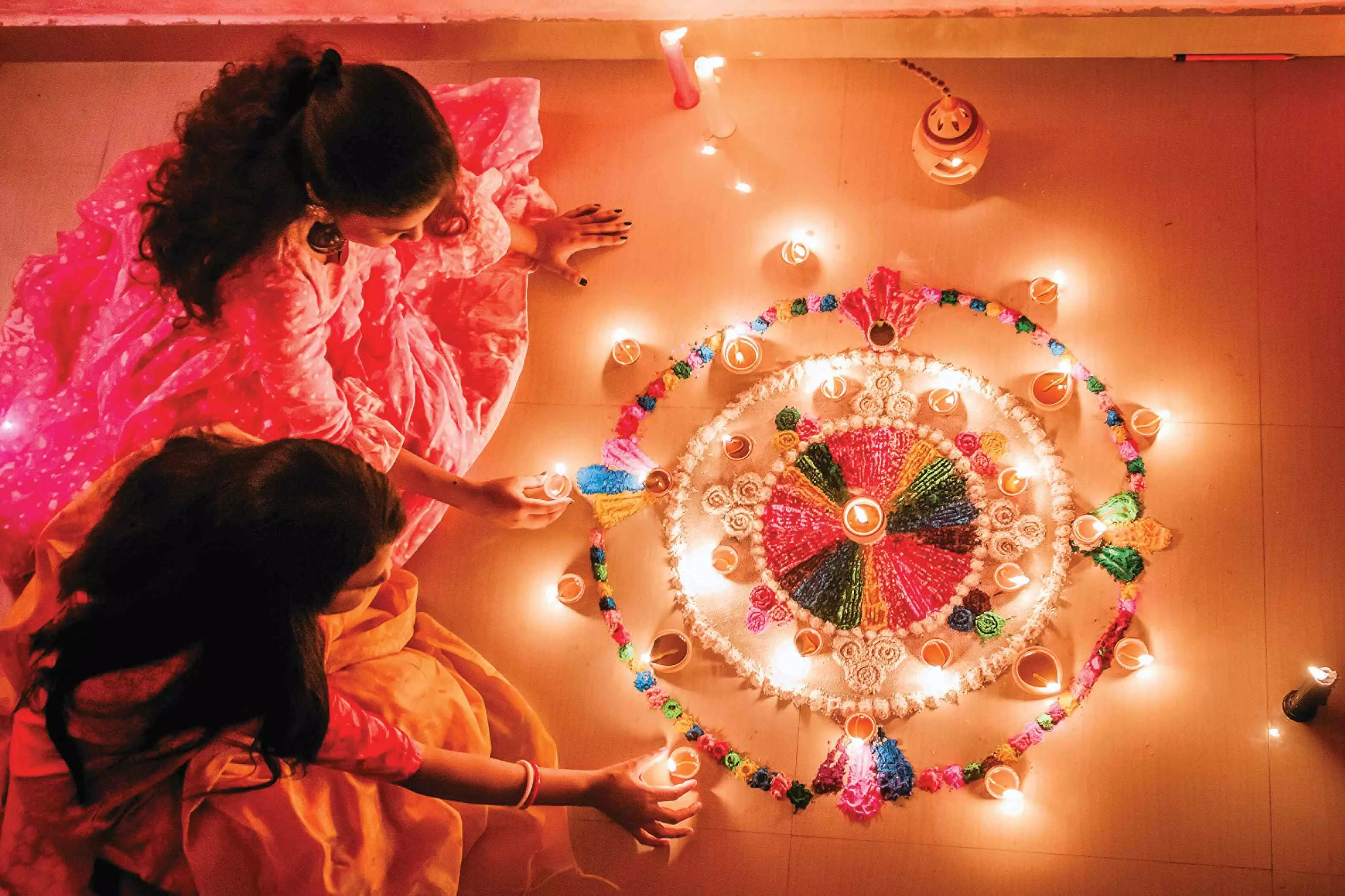 इको फ्रेंडली थीम - रंगोली से बढ़ेगी घर-आंगन की रौनक, स्मार्ट व सेंसर वाले दीयों का चलन बढ़ा इको फ्रेंडली थीम - रंगोली से बढ़ेगी घर-आंगन की रौनक, स्मार्ट व सेंसर वाले दीयों का चलन बढ़ा