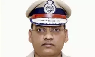 कोर्ट निर्देश के बाद  मृतक का लैपटॉप पुलिस ने अपने कब्जे लिया कोर्ट निर्देश के बाद  मृतक का लैपटॉप पुलिस ने अपने कब्जे लिया