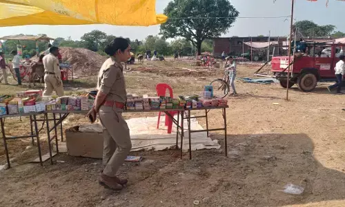 थाना प्रभारी गुनौर ने अवैध आतिशबाजी का विक्रय करने पर की कार्यवाही थाना प्रभारी गुनौर ने अवैध आतिशबाजी का विक्रय करने पर की कार्यवाही