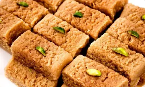 दिवाली में मार्केट जैसा बनाना है मिल्ककेक, तो इस रेसिपी को जरूर करें ट्राई, खाकर खुश हो जाएंगे मेहमान दिवाली में मार्केट जैसा बनाना है मिल्ककेक, तो इस रेसिपी को जरूर करें ट्राई, खाकर खुश हो जाएंगे मेहमान