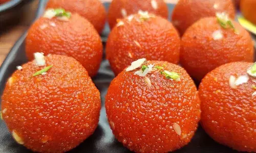 इस भाई दूज घर पर बनाएं स्वादिष्ट मोतीचूर के लड्डू, यहां देखें मार्केट वाली रेसिपी इस भाई दूज घर पर बनाएं स्वादिष्ट मोतीचूर के लड्डू, यहां देखें मार्केट वाली रेसिपी