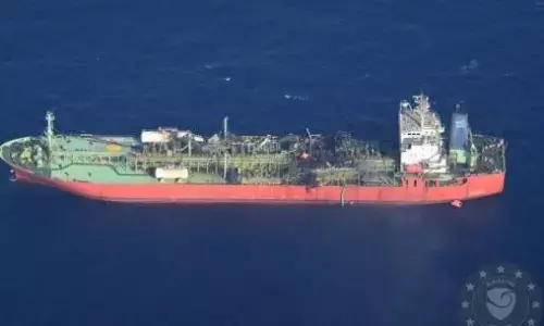 यमन के अदन समुद्री तट के करीब हुआ बड़ा हादसा, LPG से भरे जहाज में लगी आग, इतना हुआ नुकसान यमन के अदन समुद्री तट के करीब हुआ बड़ा हादसा, LPG से भरे जहाज में लगी आग, इतना हुआ नुकसान