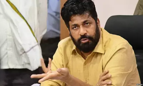बच्चू कडू के बिगड़े बोल - किसान आत्महत्या करने की बजाय विधायकों को काट डालें बच्चू कडू के बिगड़े बोल - किसान आत्महत्या करने की बजाय विधायकों को काट डालें