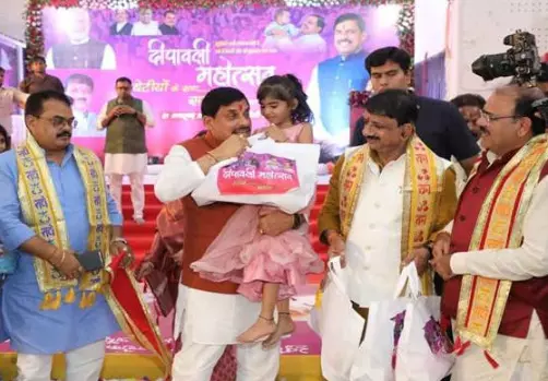 बहनों, युवाओं, किसानों और गरीबों के लिए सरकार निरंतर प्रयत्नशील - मुख्यमंत्री डॉ. यादव बहनों, युवाओं, किसानों और गरीबों के लिए सरकार निरंतर प्रयत्नशील - मुख्यमंत्री डॉ. यादव