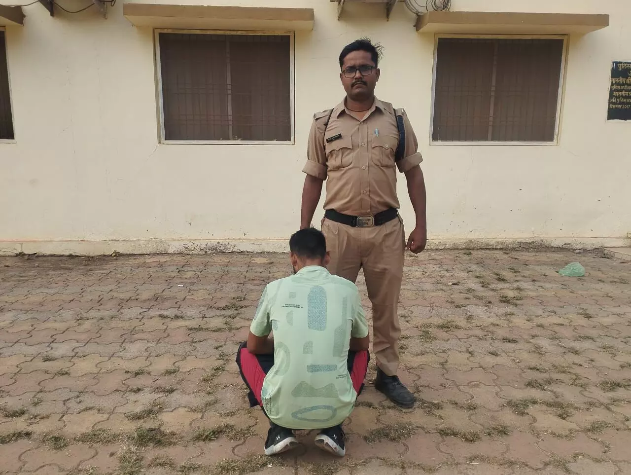 राजस्थान के कडिया सांसी गैंग का एक सदस्य गिरफ्तार, बैंक से ग्राहक द्वारा निकाली गई ५० हजार रूपए राशि बैक सहित चोरी करने का आरोप राजस्थान के कडिया सांसी गैंग का एक सदस्य गिरफ्तार, बैंक से ग्राहक द्वारा निकाली गई ५० हजार रूपए राशि बैक सहित चोरी करने का आरोप