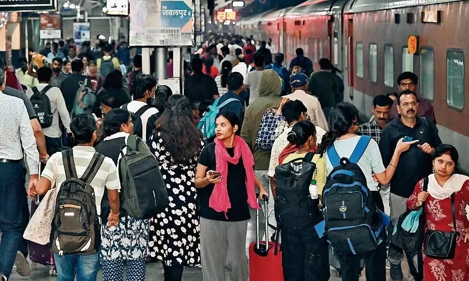 दिवाली के बाद वापसी और छठ पूजा पर दौड़ेंगी स्पेशल ट्रेनें दिवाली के बाद वापसी और छठ पूजा पर दौड़ेंगी स्पेशल ट्रेनें