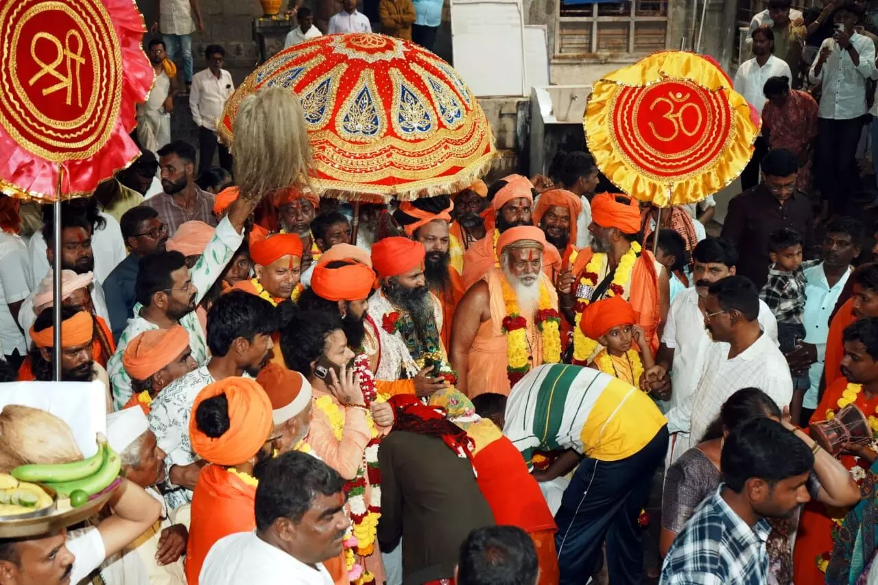 तीर्थक्षेत्र तुलजाई नगरी में भेंडोली उत्सव संपन्न, दशावतार मठ से जुड़ी परंपरा बादस्तूर जारी तीर्थक्षेत्र तुलजाई नगरी में भेंडोली उत्सव संपन्न, दशावतार मठ से जुड़ी परंपरा बादस्तूर जारी