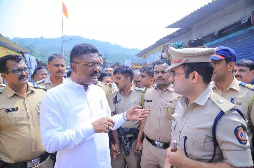 बजरंग दल कार्यकर्ता के घर 50 लोगों ने हमला किया, चार जख्मी, 60 ऑटोरिक्शा में तोड़-फोड़ बजरंग दल कार्यकर्ता के घर 50 लोगों ने हमला किया, चार जख्मी, 60 ऑटोरिक्शा में तोड़-फोड़