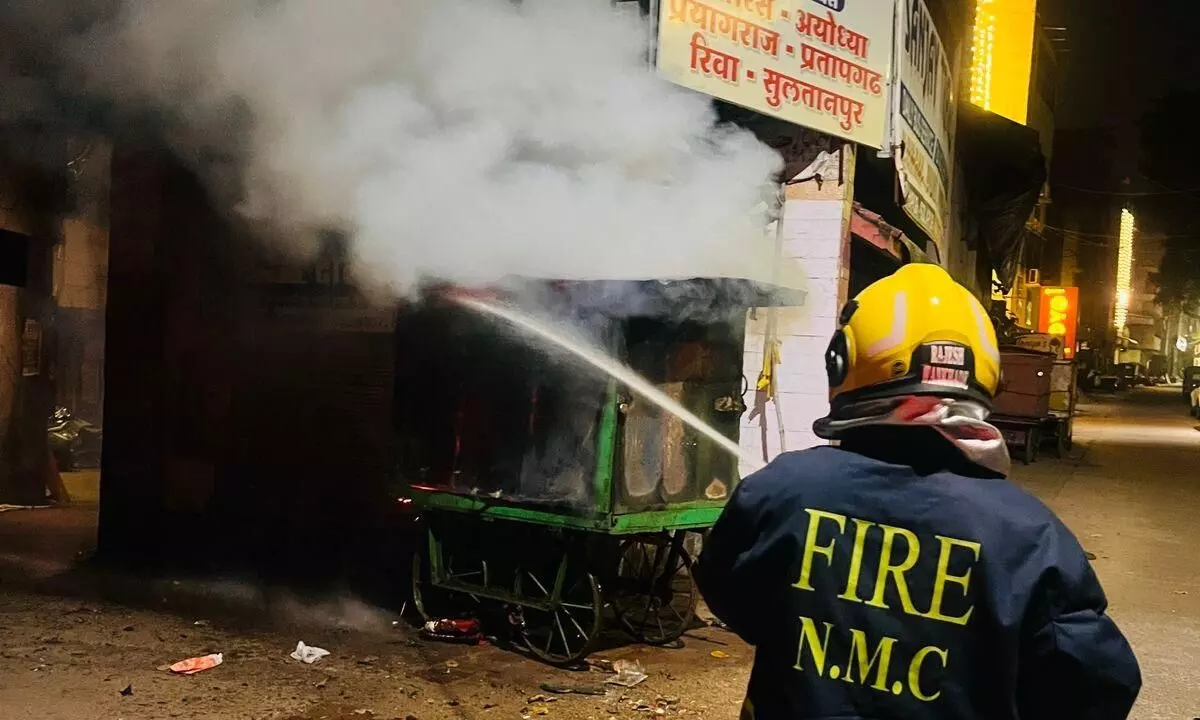 उपराजधानी में अनेक स्थानों पर पटाखों से लगी आग, 18 घंटे में सामने आईं 17 से अधिक घटनाएं उपराजधानी में अनेक स्थानों पर पटाखों से लगी आग, 18 घंटे में सामने आईं 17 से अधिक घटनाएं