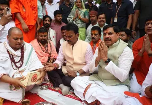 गौ-शालाओं को विकसित करेंगे गौ-मंदिर के रूप में - मुख्यमंत्री डॉ. यादव गौ-शालाओं को विकसित करेंगे गौ-मंदिर के रूप में - मुख्यमंत्री डॉ. यादव