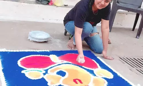 दीपोत्सव पर मनाई रंगोली रही आकर्षण का केन्द्र दीपोत्सव पर मनाई रंगोली रही आकर्षण का केन्द्र