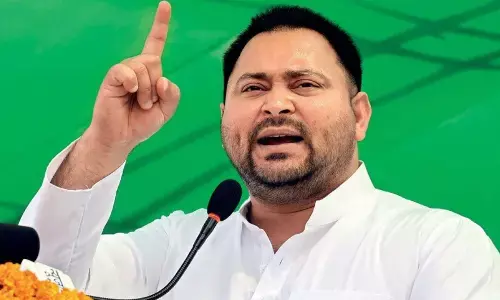 जीविका दीदियों को 30,000 वेतन संग सरकारी कर्मचारी का मिलेगा दर्जा, तेजस्वी यादव की बड़ी चुनावी घोषणाएं जीविका दीदियों को 30,000 वेतन संग सरकारी कर्मचारी का मिलेगा दर्जा, तेजस्वी यादव की बड़ी चुनावी घोषणाएं