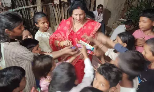 नगर परिषद अध्यक्ष ने आदिवासी वार्ड में जाकर मनाई दिवाली नगर परिषद अध्यक्ष ने आदिवासी वार्ड में जाकर मनाई दिवाली