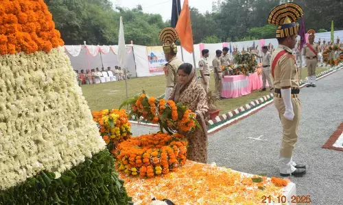 पन्ना पुलिस द्वारा पुलिस स्मृति दिवस पर शहीद परेड का आयोजन, कर्तव्य पथ पर शहीद हुए जवानों को किया गया नमन पन्ना पुलिस द्वारा पुलिस स्मृति दिवस पर शहीद परेड का आयोजन, कर्तव्य पथ पर शहीद हुए जवानों को किया गया नमन