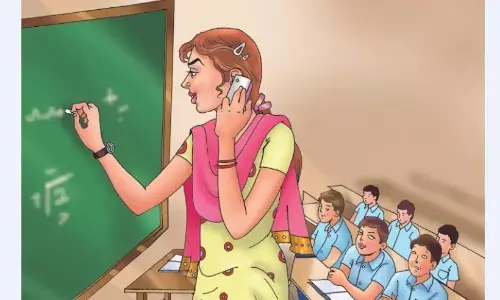 टीचर-टीचर ही होता है, नोटिस देना पड़ा भारी, पूरे शिक्षा विभाग में मचा हड़कंप टीचर-टीचर ही होता है, नोटिस देना पड़ा भारी, पूरे शिक्षा विभाग में मचा हड़कंप