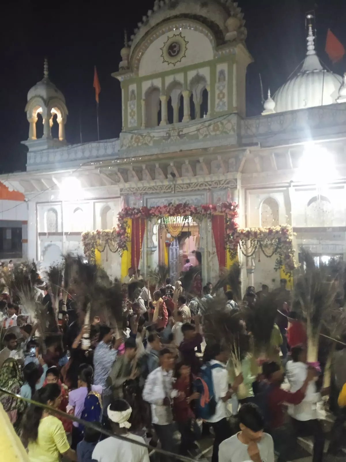 गोवर्धन पूजा पर भगवान श्री जुगल किशोर सरकार के हुए विशेष दर्शन, भगवान को परोसे गए छप्पन व्यंजन गोवर्धन पूजा पर भगवान श्री जुगल किशोर सरकार के हुए विशेष दर्शन, भगवान को परोसे गए छप्पन व्यंजन