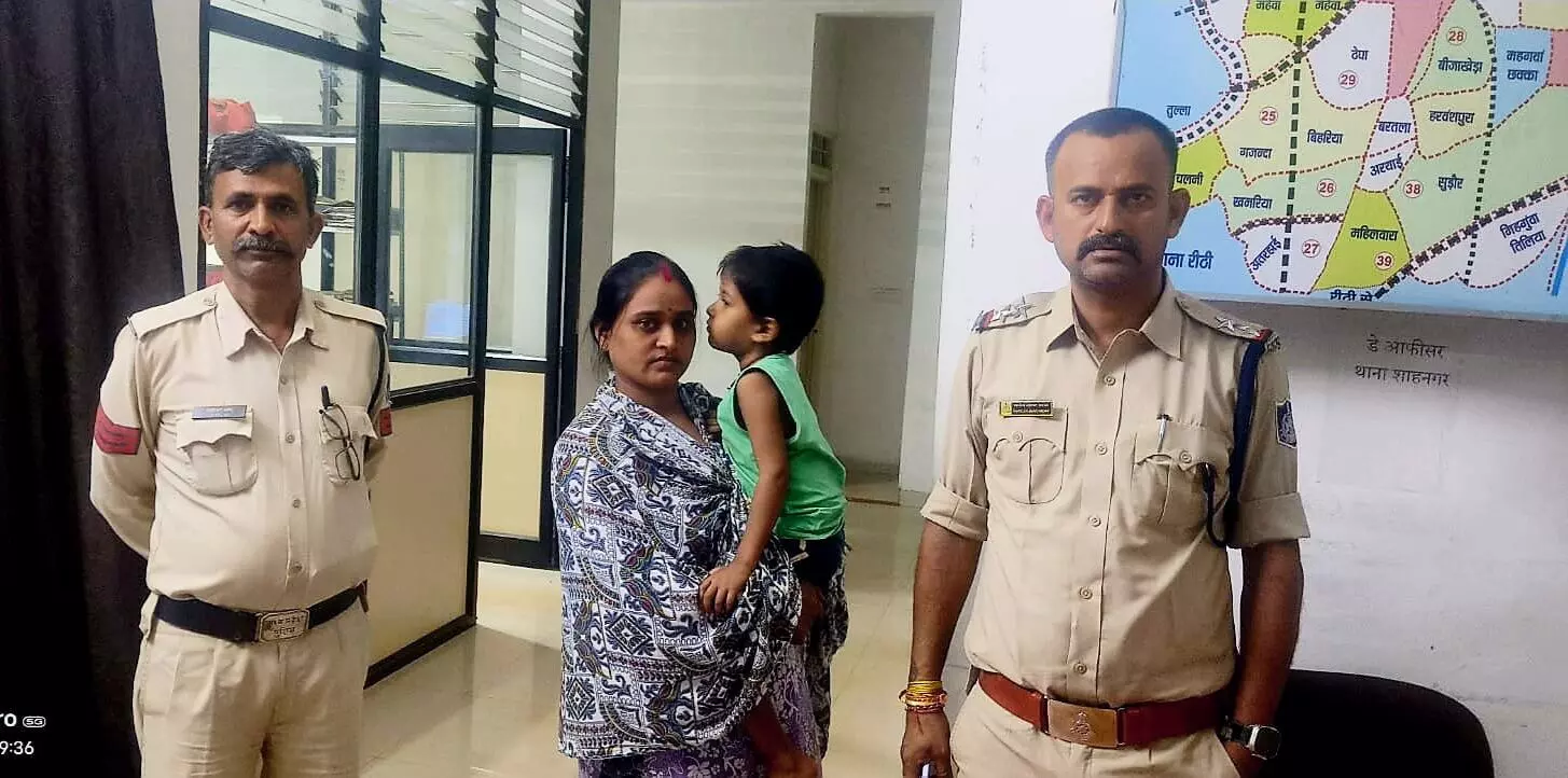 बाजार में गुम हुए बच्चे को पुलिस ने एक घण्टे में खोज निकाला बाजार में गुम हुए बच्चे को पुलिस ने एक घण्टे में खोज निकाला
