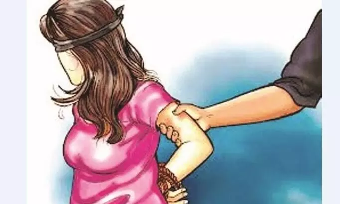 युवती का अपहरण, खेत में ले जाकर किया दुष्कर्म युवती का अपहरण, खेत में ले जाकर किया दुष्कर्म