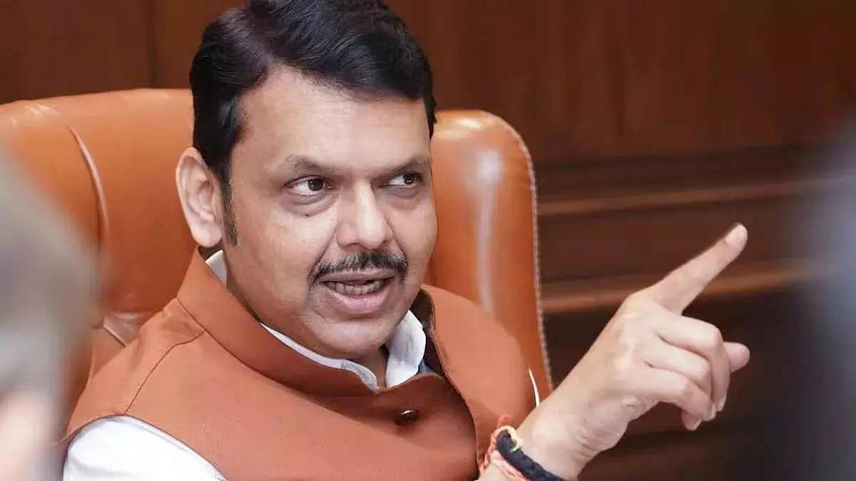 चलो मतदाता सूची दोषपूर्ण है पर कोई ये तो साबित करे कि लाभ हमको ही मिला - फडणवीस चलो मतदाता सूची दोषपूर्ण है पर कोई ये तो साबित करे कि लाभ हमको ही मिला - फडणवीस
