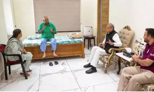 महागठबंधन की प्रेस कॉन्फ्रेंस में खत्म हो सकती है आरजेडी-कांग्रेस की बीच की खींचतान,तेजस्वी के सीएम कैंडिडेट का हो सकता है ऐलान महागठबंधन की प्रेस कॉन्फ्रेंस में खत्म हो सकती है आरजेडी-कांग्रेस की बीच की खींचतान,तेजस्वी के सीएम कैंडिडेट का हो सकता है ऐलान