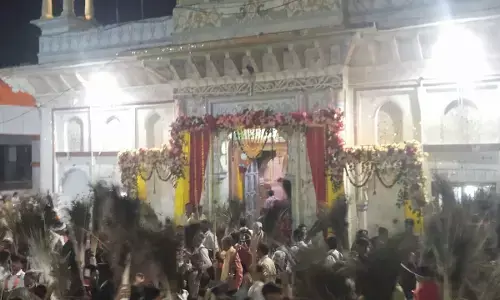 गोवर्धन पूजा पर भगवान श्री जुगल किशोर सरकार के हुए विशेष दर्शन, भगवान को परोसे गए छप्पन व्यंजन गोवर्धन पूजा पर भगवान श्री जुगल किशोर सरकार के हुए विशेष दर्शन, भगवान को परोसे गए छप्पन व्यंजन