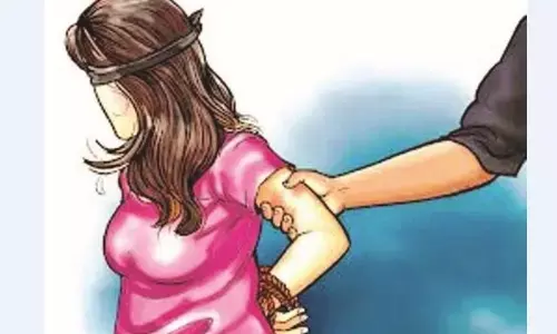 युवती का अपहरण, खेत में ले जाकर किया दुष्कर्म