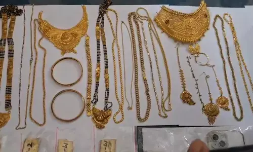 10 दिनों में तीसरी और शिवड़ी में दूसरी बड़ी लूट की वारदात, नकाबपोश बदमाशों ने लूटे 48 लाख के गहने 10 दिनों में तीसरी और शिवड़ी में दूसरी बड़ी लूट की वारदात, नकाबपोश बदमाशों ने लूटे 48 लाख के गहने