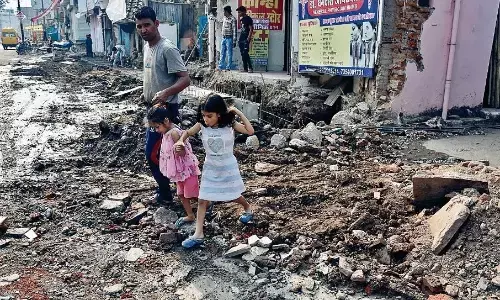 6 महीने में भी नहीं शुरू हो पाया आनंद कुंज से पंडा की मढ़िया सड़क का काम 6 महीने में भी नहीं शुरू हो पाया आनंद कुंज से पंडा की मढ़िया सड़क का काम