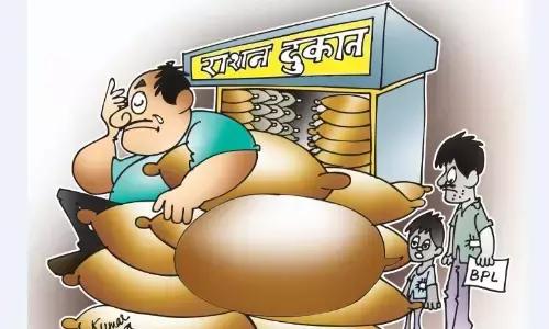 सर्वर बंद होने से नहीं लग सका अंगूठा, खाली हाथ लौटे लोग सर्वर बंद होने से नहीं लग सका अंगूठा, खाली हाथ लौटे लोग