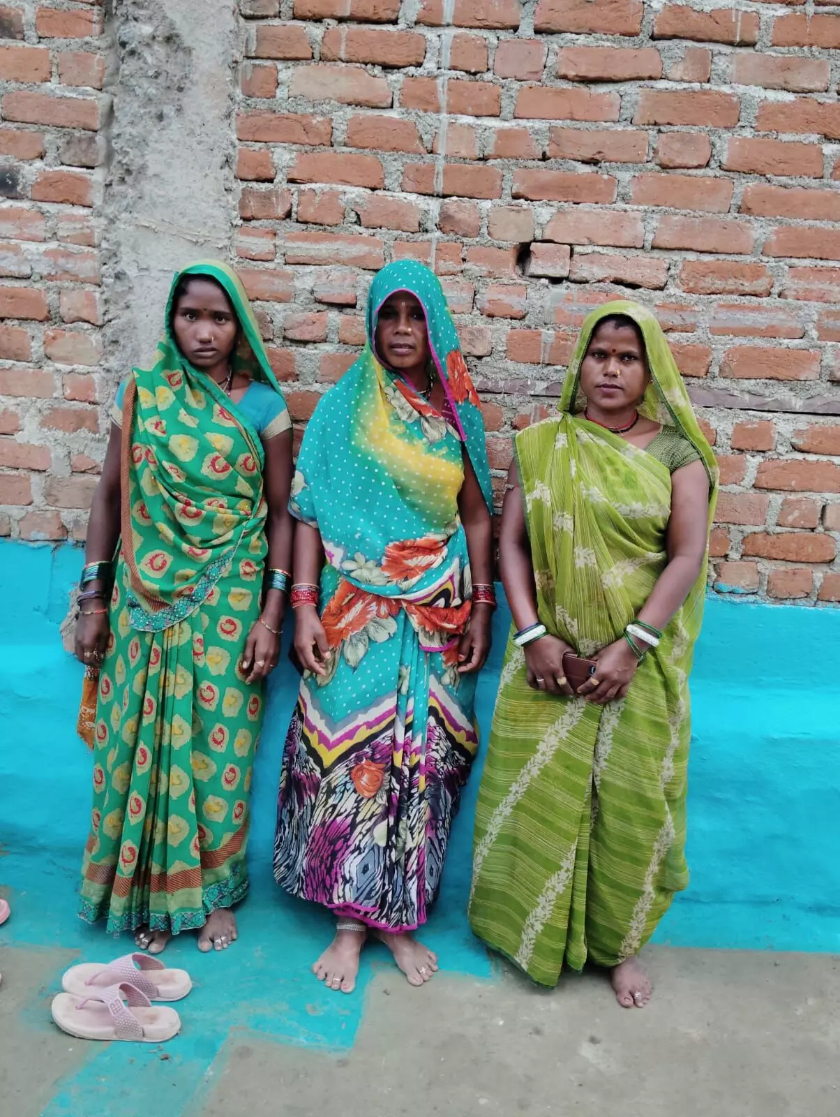 विक्रय करने के बाद जबरन आदिवासी महिलाओं से छींनी जा रही जमींन, तहसीलदार को सौंपा आवेदन विक्रय करने के बाद जबरन आदिवासी महिलाओं से छींनी जा रही जमींन, तहसीलदार को सौंपा आवेदन