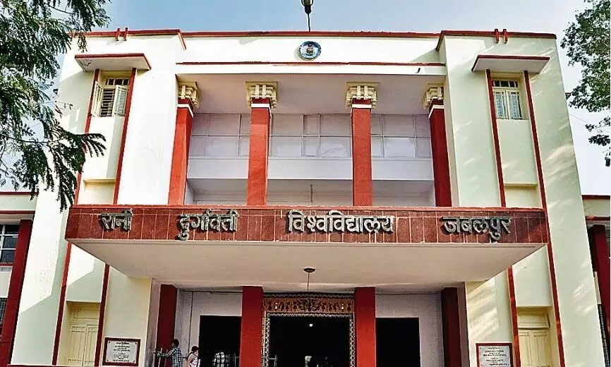 कॉलेजों से योग का दबदबा गायब अब केवल नाममात्र की होगी पढ़ाई कॉलेजों से योग का दबदबा गायब अब केवल नाममात्र की होगी पढ़ाई