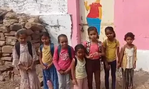 अंचल में शैक्षणिक व्यवस्था की हालत दयनीय, विद्यालय में बिलंब से पहुंचते है शिक्षक अंचल में शैक्षणिक व्यवस्था की हालत दयनीय, विद्यालय में बिलंब से पहुंचते है शिक्षक