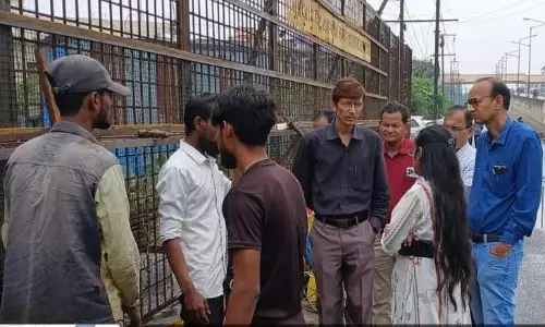 अतिरिक्त आयुक्त ने कहा - वर्टिकल गार्डन जल्द से जल्द तैयार करें, किया इलाके का निरीक्षण अतिरिक्त आयुक्त ने कहा - वर्टिकल गार्डन जल्द से जल्द तैयार करें, किया इलाके का निरीक्षण