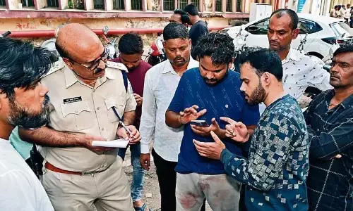 संपत्ति को लेकर विवाद इतना बढ़ा कि भाई और भाभी की चाकू मारकर कर दी हत्या संपत्ति को लेकर विवाद इतना बढ़ा कि भाई और भाभी की चाकू मारकर कर दी हत्या
